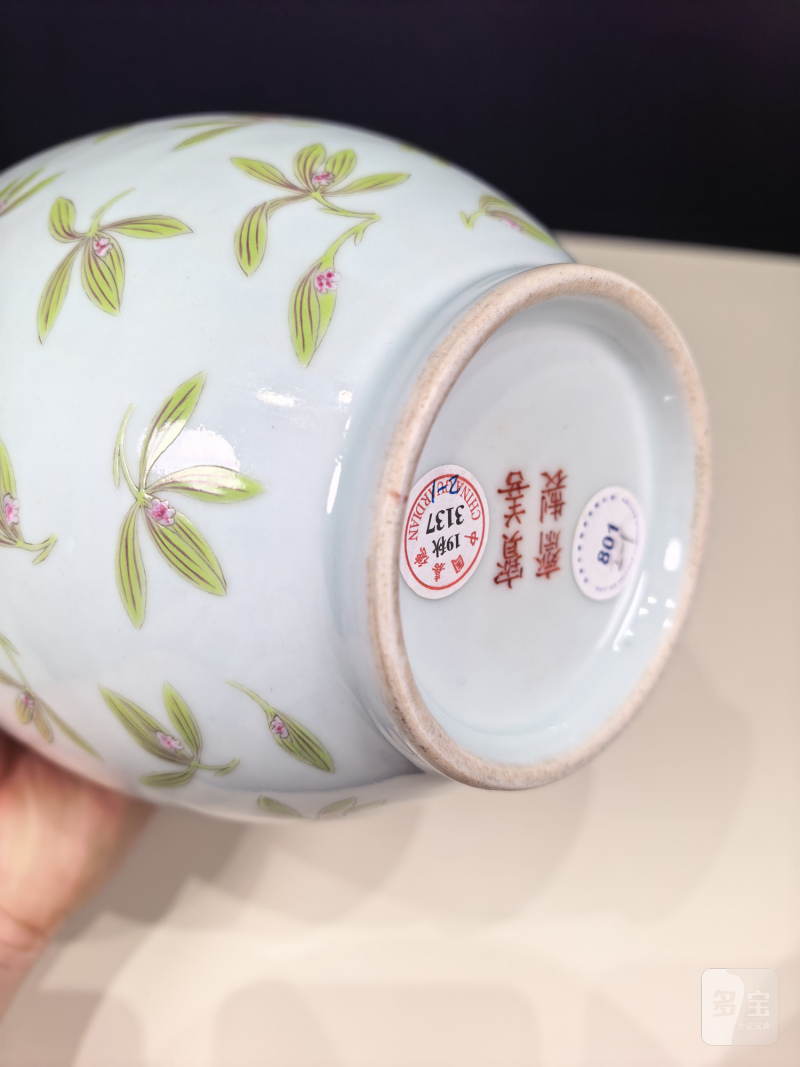 清道光 粉彩兰花纹瓶一对 - 图21